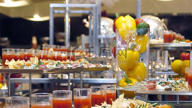 膨化食品的营养价值与其原料和加工工艺密切相关。优质膨化食品应具备以下特点：