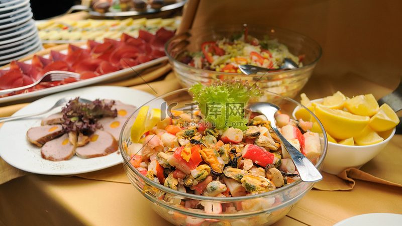 食品招商平台上的产品品质与安全是重中之重。以下是一些关注要点：